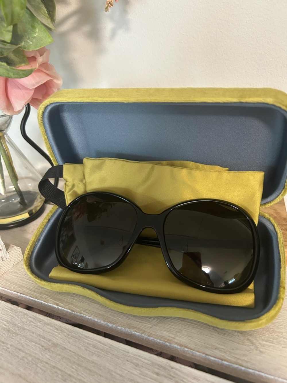 Black Oversized Women's Sunglasses with Protective Case